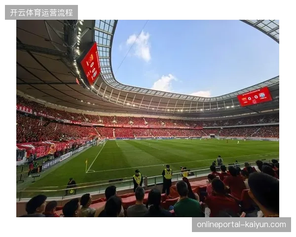 上海双雄申花海港半程表现低迷,中场控制力不足成主要短板 上海双雄申花海港半程表现低迷,中场控制力不足成主要短板